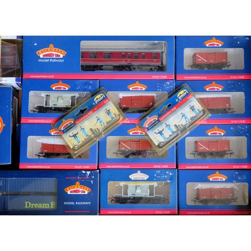 246 - BACHMANN 00 gauge Rolling Stock and Accessories comprising: 39-226D BR Mk. 1 Brake Coach maroon (wea... 