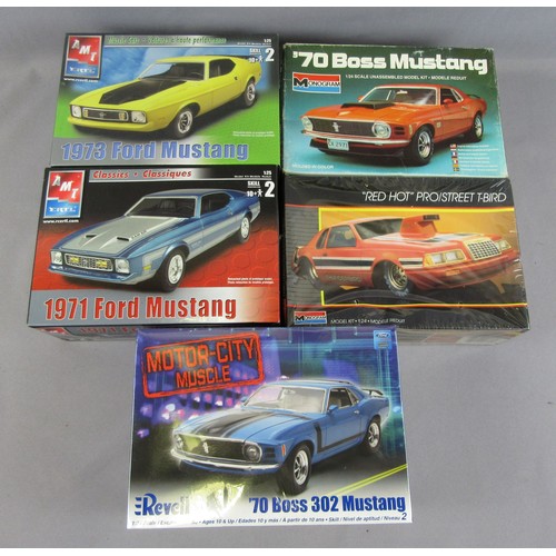 541 - REVELL / MONOGRAM / AMT 1:25 American Muscle cars to include 1971 Ford Mustang, 1973 Ford Mustang, 2... 