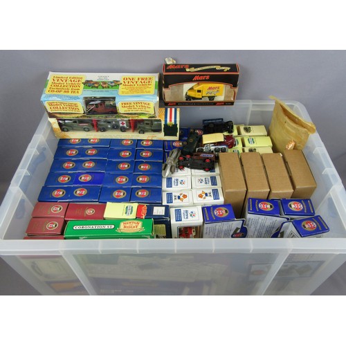 590 - OXFORD DIECAST / LLEDO, large quantity of models and sets plus a few unboxed models. Generally Mint ... 