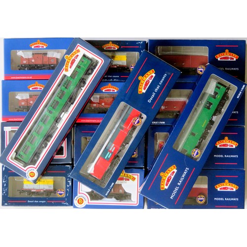 569 - BACHMANN 00 gauge 15 x Rolling Stock (3 x Coaches, 12 x Goods Wagons) to include: 34-575 SR green Bu... 