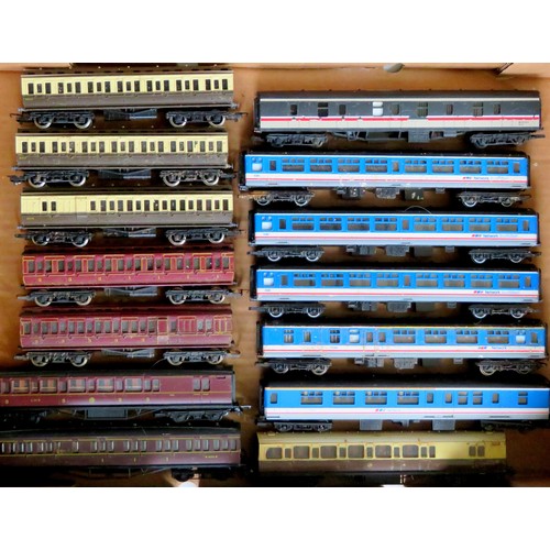 582 - HORNBY / LIMA etc. 00 gauge Coaches comprising: 14 x assorted various types and liveries to include ... 