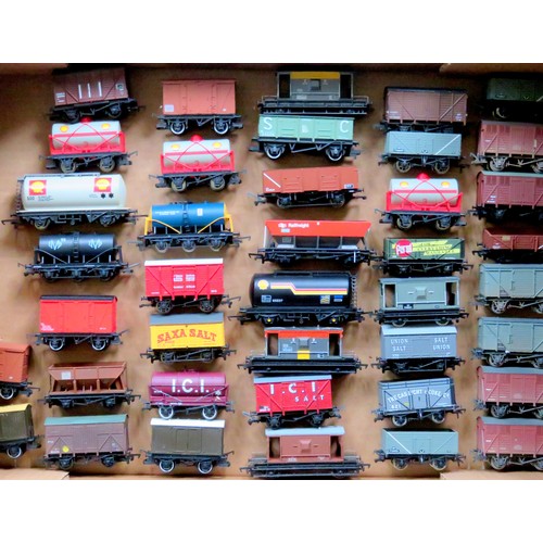 587 - HORNBY / BACHMANN etc. 00 gauge 40 x assorted Goods Rolling Stock to include: 6-wheel Tankers, Priva... 