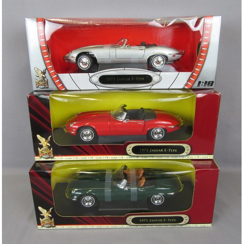 67 - ROAD SIGNATURE 1/18 3x 1971 Jaguar E-type Roadster (green, red, silver). Mint in Near Mint Plus Boxe... 