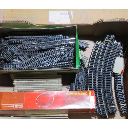 530 - HORNBY 00 gauge Track to include: 30+ Points (20+ in Packets), 2 x Boxes of R603 straight lengths of... 