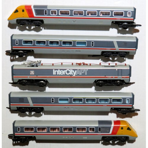 540 - HORNBY 00 gauge R794 5-Car 2-tone grey Intercity Advanced Passenger Train (2 x APT Driving Cars, 2 x... 