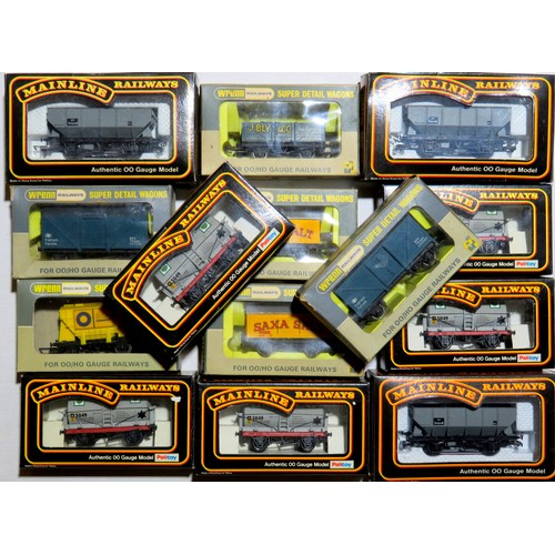 542 - WRENN / MAINLINE  00 gauge Goods Rolling Stock comprising: Wrenn: 2 x W5012 Parcels Van, 2 x W4665P ... 