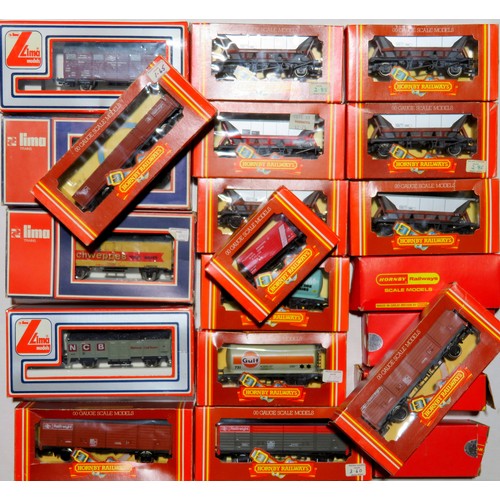 550 - HORNBY / LIMA 00 gauge 21 x Goods Rolling Stock to include: HHA Hopper Wagons, Tankers, Private Owne... 