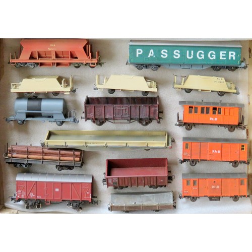 126 - HOe / HOm scale 15 x assorted mainly RhB Rolling Stock, various types. Fair to Good (15)
