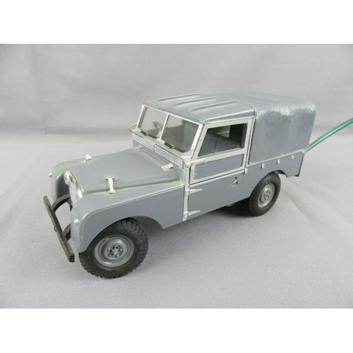 83 - MARX TOYS Battery Operated Land Rover in Light Grey. Excellent to Near Mint in a Near Mint Box.