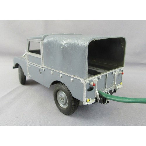 83 - MARX TOYS Battery Operated Land Rover in Light Grey. Excellent to Near Mint in a Near Mint Box.