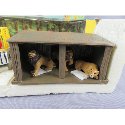 122 - CORGI TOYS GS8 Lions of Longleat, appears complete. Near Mint to Mint in a Reproduction with Header ... 