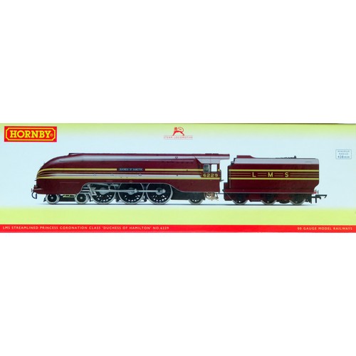 149 - HORNBY (China) 00 gauge R3677 Streamlined Princess Coronation Class 4-6-2 “Duchess of Hamilton” Loco... 