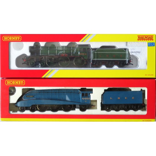 247 - HORNBY (China) 00 gauge LNER Locos comprising: Hornby Railroad R3588 Class B17 4-6-0 “Liverpool” Loc... 