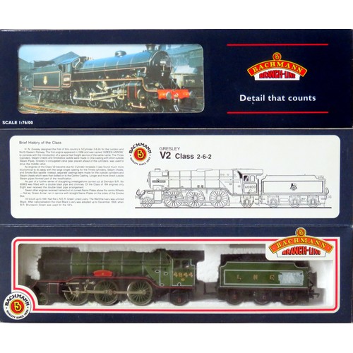 295 - BACHMANN 00 gauge LNER Locos comprising: 31-558 Class V2 2-6-2 “Coldstreamer” Loco and Tender No. 48... 