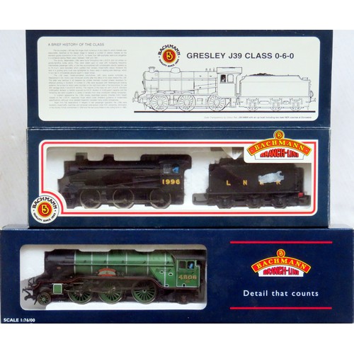 300 - BACHMANN 00 gauge 31-560 Class V2 2-6-2 “Green Howard” Loco and Stepped Tender No. 4806 LNER Darling... 