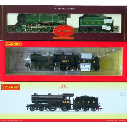 306 - HORNBY 00 gauge LNER Locos comprising: R3521 Class D16/3 4-4-0 Loco and Tender No. 8802 LNER black w... 