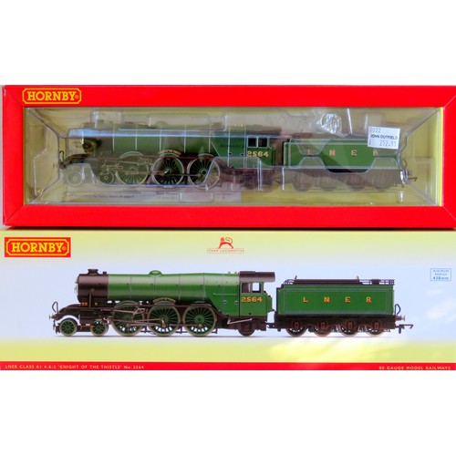 333 - HORNBY (China) 00 gauge R3989 Class A1 4-6-2 “Knight of the Thistle” Loco and Tender No. 2564 LNER l... 