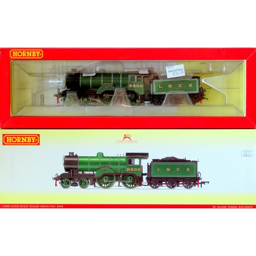 334 - HORNBY (China) 00 gauge R3433 Class D16/3 4-4-0 “Claud Hamilton” Loco and Tender No. 8900 LNER lined... 