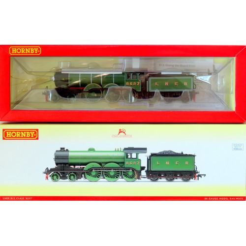 335 - HORNBY (China) 00 gauge R3544 Class B12 4-6-0 Loco and Tender No. 8527 LNER lined green with Paperwo... 