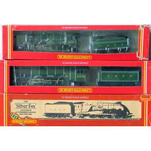 340 - HORNBY 00 gauge LNER Locos comprising: R125 Hunt Class D49/2 4-4-0 “The Berkley” Loco and Tender No.... 