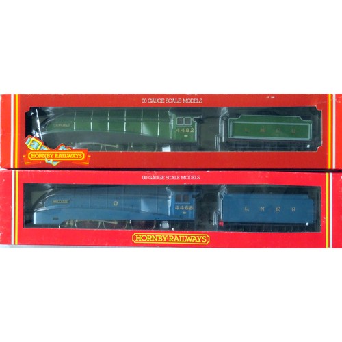 343 - HORNBY 00 gauge LNER Class A4 4-6-2 Locos and Tenders comprising: R304 “Mallard” No. 4468 LNER blue,... 