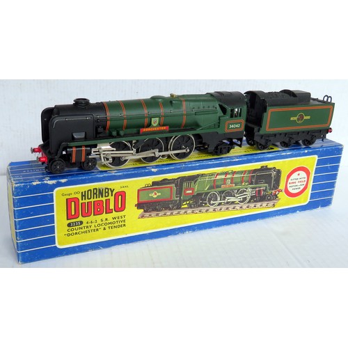 353 - HORNBY DUBLO 3-rail 3235 West Country Class 4-6-2 “Dorchester” Loco and Tender No. 34042 BR lined gr... 