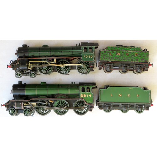 356 - BASSETT-LOWKE O gauge Clockwork 4-6-0 “Castle Hedingham” Loco and Tender No. 2814 LNER green, plus 3... 