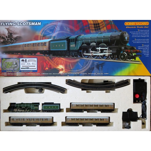 62 - HORNBY 00 gauge R1001 “Flying Scotsman” Train Set containing: 4-6-2 “Flying Scotsman” Loco and Tende... 