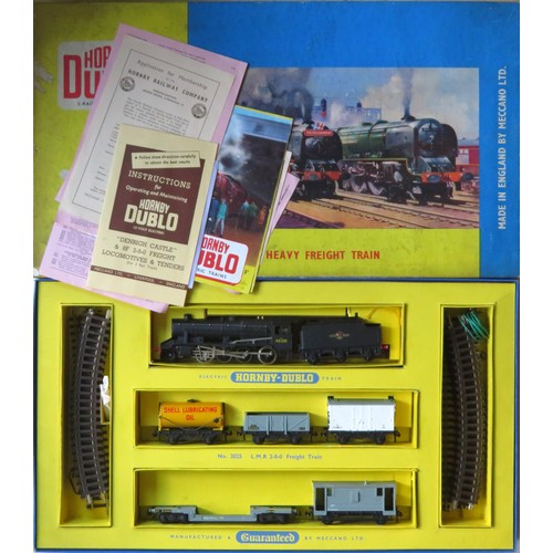 68 - HORNBY DUBLO 2-rail 2025 “Heavy Freight Set” containing: 2-8-0 Loco and Tender No. 48109 BR black wi... 