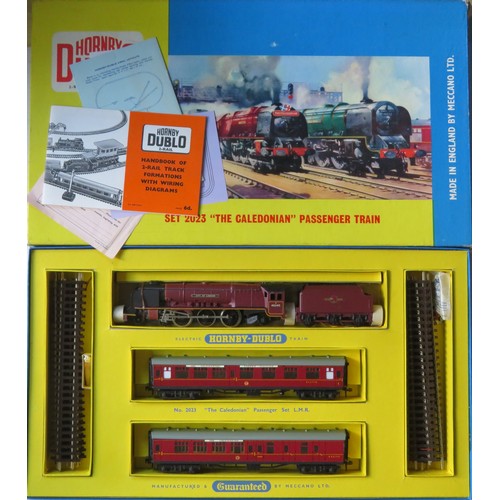 69 - HORNBY DUBLO 2-rail 2023 “The Caledonian Passenger Train Set” containing: 4-6-2 “City of London” Loc... 