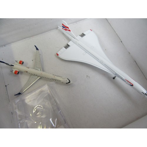 388 - 1/400 scale aircraft to include DC10 ‘Singapore Airlines’, 2x Boeing 777 ‘American, A340 ‘Air China’... 