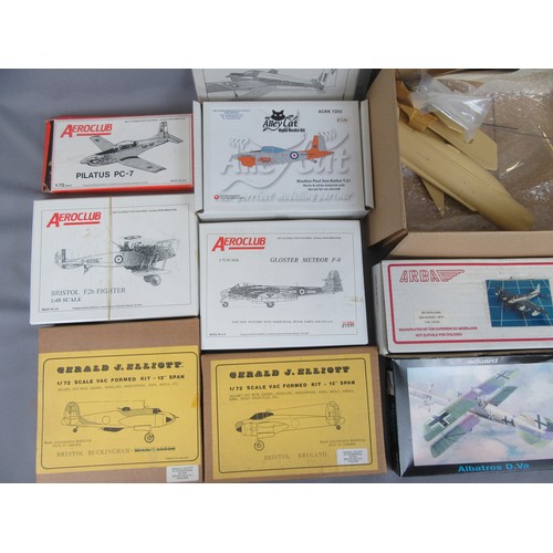 394 - MODEL AIRCRAFT kits to include 1/48 and 1/72 scale by Aeroclub, Gerald J.Elliot and others. Most app... 