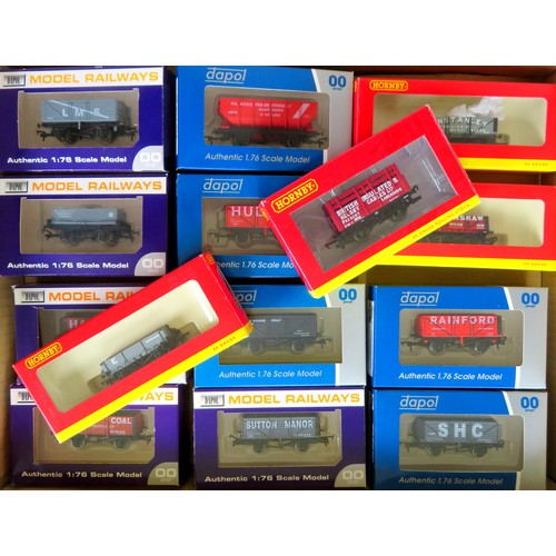 438 - HORNBY / DAPOL 00 gauge 14 x Goods Rolling Stock (4 x Hornby, 10 x Dapol) to include: Private Owner,... 