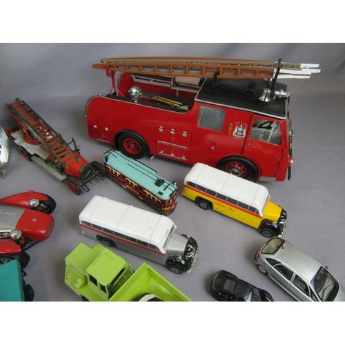 427 - UNBOXED MODELS to include Airfix Fowler Steam Engine, 1/18 Original Classics Dennis Fire Engine. Kyo... 