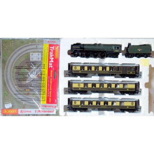 490 - HORNBY 00 gauge Train Pack containing: Class 8P 4-6-2 “Duke of Gloucester” Loco and Tender No. 71000... 
