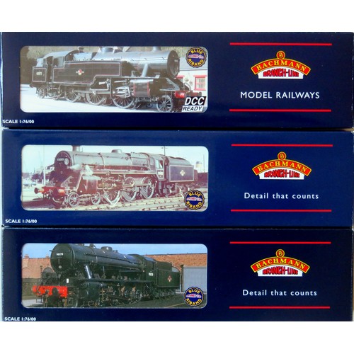 507 - BACHMANN 00 gauge BR Steam Locos comprising: 32-252 WD 2-8-0 Austerity Loco and Tender No. 90445 BR ... 