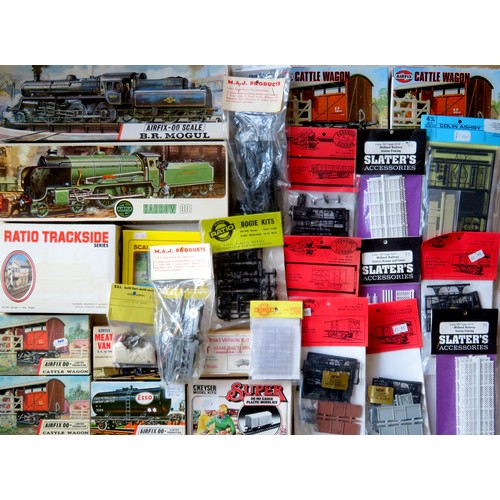 560 - RATIO / AIRFIX / PARKSIDE / SLATERS 00 gauge 25+ Loco, Rolling Stock and Accessory Kits, some starte... 