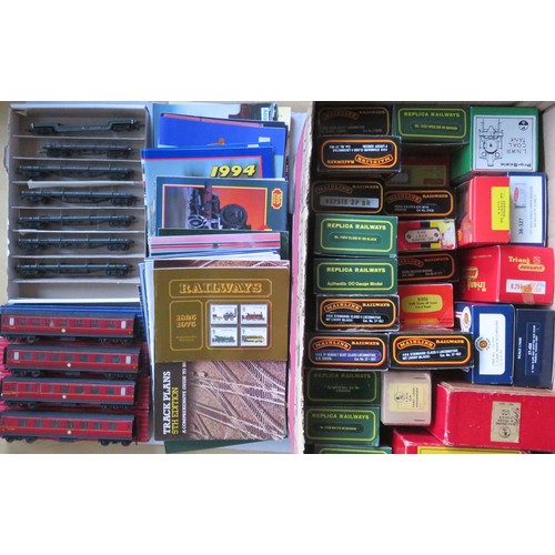 564 - HORNBY DUBLO / MAINLINE plus other 00 gauge Rolling Stock, Books, Empty Boxes to include: 4 x Hornby... 