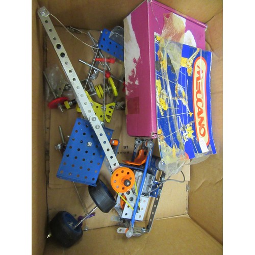 592 - ASSORTED LEGO to include Technic 8266 Blue Flash Versus The Arachnophob, and two tubs of assorted br... 