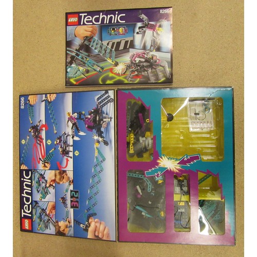 592 - ASSORTED LEGO to include Technic 8266 Blue Flash Versus The Arachnophob, and two tubs of assorted br... 