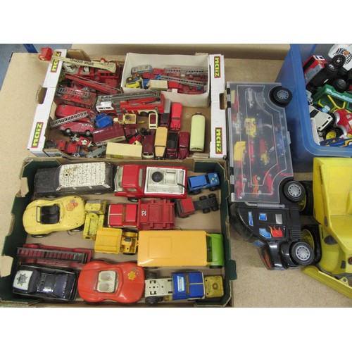 594 - DIECAST / PLASTIC TOYS to include Fire Engines, Corgi/Lledo ‘British Railways’, Matchbox MB38’s, Lle... 