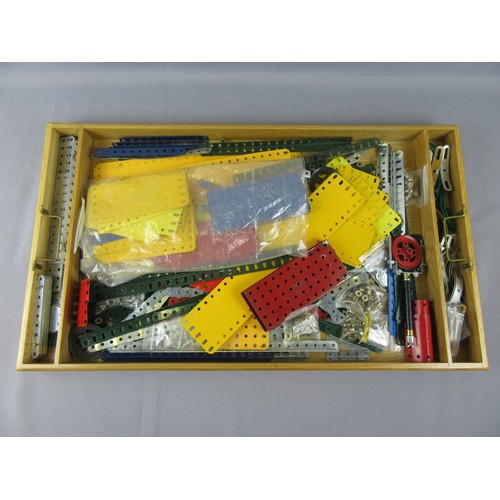 102 - MECCANO OUTFIT No.10 in wooden case, with two lift out fitted trays, contents not checked but not th... 