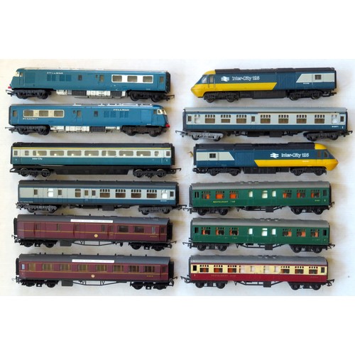 64 - HORNBY / AIRFIX / TRIANG 00 gauge Locos and Coaches comprising: Triang Blue Pollman Power and non-Po... 