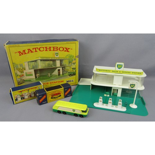 441 - Matchbox Accessory Pack MG1 BP Matchbox Sales & Service Station, Excellent in Good Plus to Excellent... 