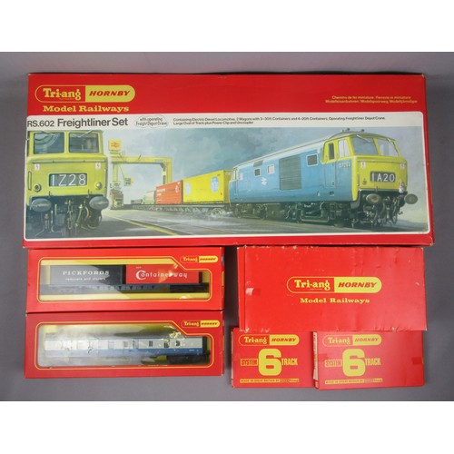 500 - TRIANG / HORNBY 00 gauge RS602 Freightliner Set containing: Hymek Bo-Bo Diesel Loco No. D7063 BR blu... 