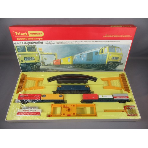 500 - TRIANG / HORNBY 00 gauge RS602 Freightliner Set containing: Hymek Bo-Bo Diesel Loco No. D7063 BR blu... 