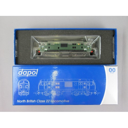 585 - Dapol OO Gauge D1000E Bo-Bo BR green Class 22 Diesel loco No D6313. Mint in Mint Box.