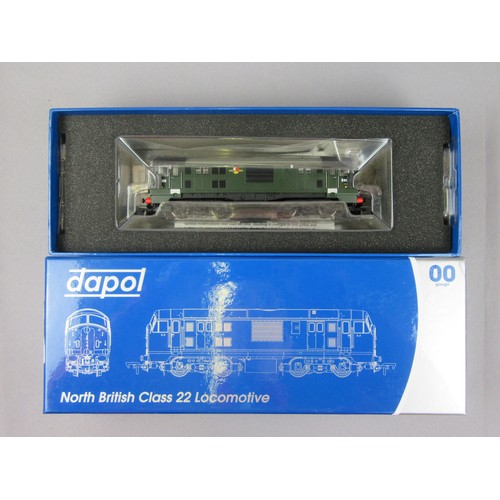 586 - Dapol OO Gauge 4D-012-000 Bo-Bo BR green Class 22 Diesel loco No D6326. Mint in Mint Box.