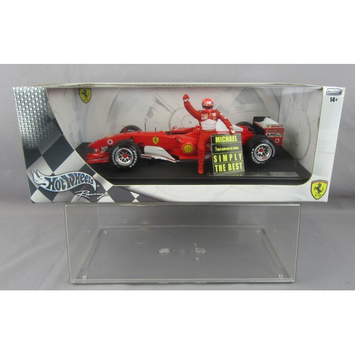 2 - HOT WHEELS 1:18 Formula 1, Ferrari F2004, Michael Schumacher ‘7 Times World Champion’ with figure ho... 