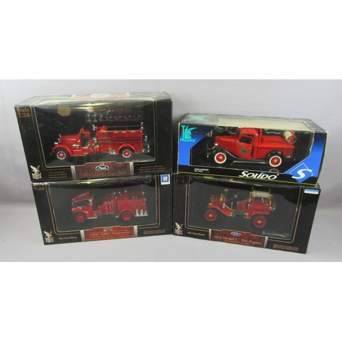 553 - ROAD TRIP 1:18 1914 Model T Fire Engine, 1:24 1941 GMC Fire Truck, 1:24 1935 Mack Type 75BX Fire Tru... 